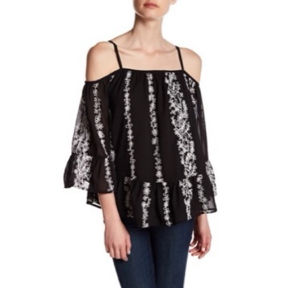 Romeo & Juliet Couture Tops - new ✦ R&J Couture ✦ Ruffled Cold Shoulder Top ✦